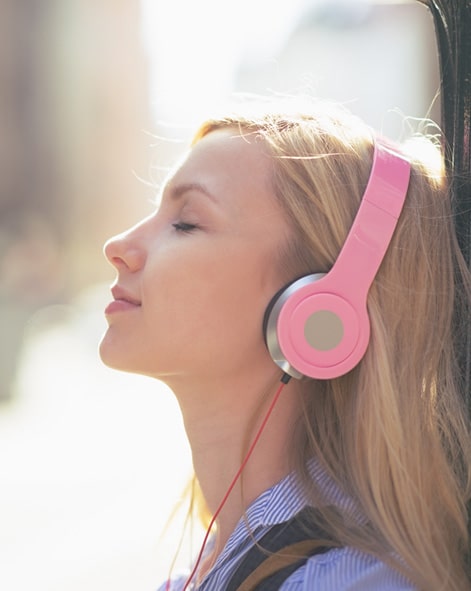 Ladies, Inilah 5 Jenis Musik Yang Membantu Kamu Atasi Stress